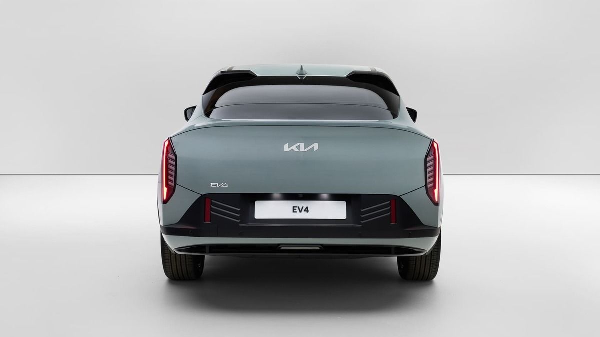 YDRAY-kia-ev4-fastback-baseline-morning-haze-ext-studio-static-digital-1920x1080-003