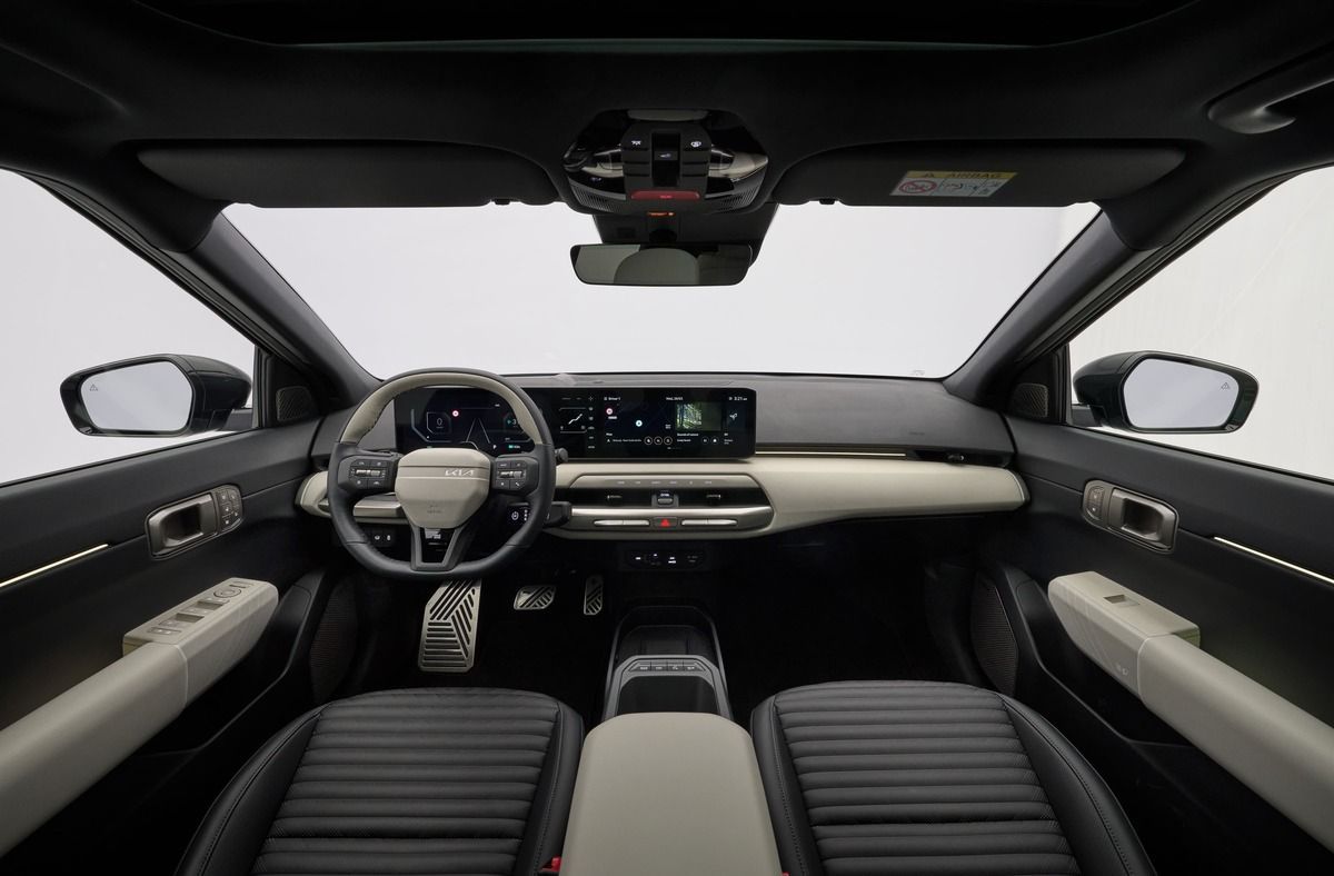 YDRAY-kia-ev4-hatchback-gtl-wolf-grey-studio-int-static-print-3600x2400-001