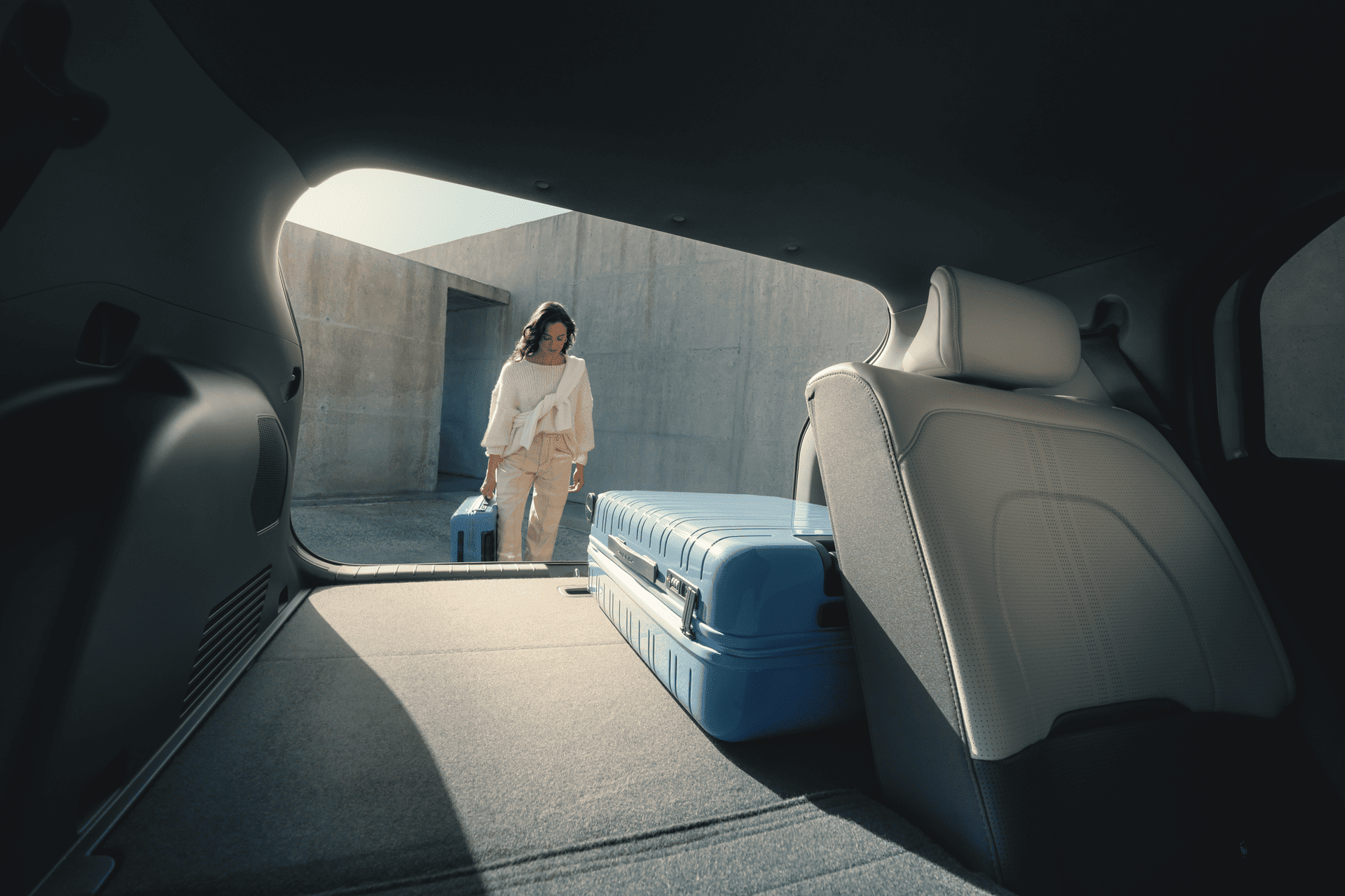 EV3_GTL_MY25_Image_Beauty_Interior_TruckSpace_with_Talent_ISO